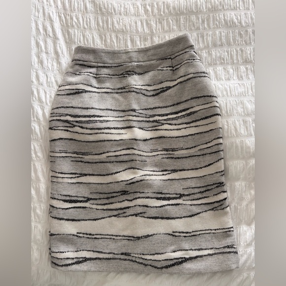 Hugo Boss Gray and Black Striped Pencil Skirt - Picture 1 of 10